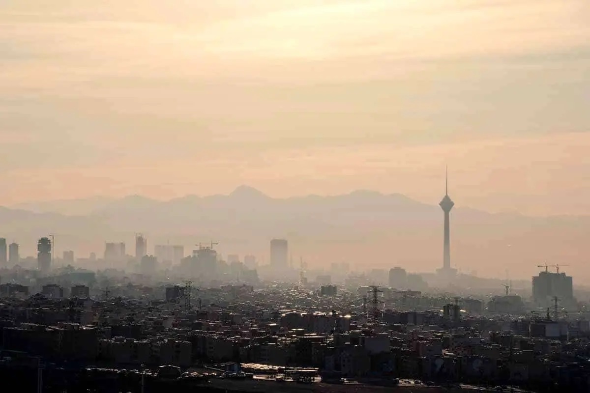 شرکت کنترل کیفیت هوای تهران: آلودگی هوای پایتخت نسبت به شب گذشته کمتر شده اما همچنان در شرایط ناسالم است/ محیط زیست: از دوشنبه تا پنجشنبه احتمال کاهش کیفیت هوا وجود دارد؛ شهروندان از حضور غیرضروری در فضای باز خودداری کنند