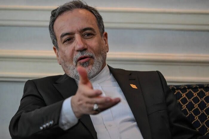 عراقچی: اگر اسنپ‌بک فعال شود، به لحاظ اقتصادی فاجعه‌ای بزرگتر از فاجعه موجود اتفاق نخواهد افتاد/ کسی نباید تبعات سیاسی مکانیسم ماشه را دست کم بگیرد؛ اینکه قطعنامه‌های گذشته شورای امنیت برگردد، حتما چیز خوبی نیست/ سیاست خارجی جمهوری اسلامی با وضعیت ویژه‌ای روبه‌رو است