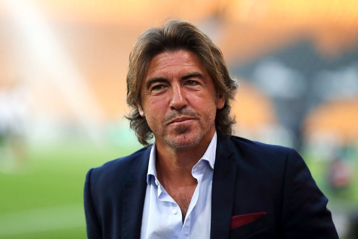 هیات مدیره همچنان از ساپینتو حمایت می کند/ سرمربی آبی ها بازی چادرملو نیز روی نیمکت است هیات مدیره همچنان از ساپینتو حمایت می کند/ سرمربی آبی ها بازی چادرملو نیز روی نیمکت است