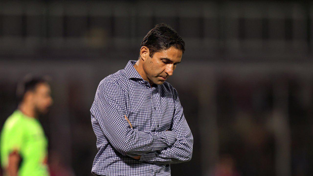 بدشانسی یا بلاهت فنی؟ وحید هاشمیان، آبروی پرسپولیس را گردن تقدیر انداخت! بدشانسی یا بلاهت فنی؟ وحید هاشمیان، آبروی پرسپولیس را گردن تقدیر انداخت!