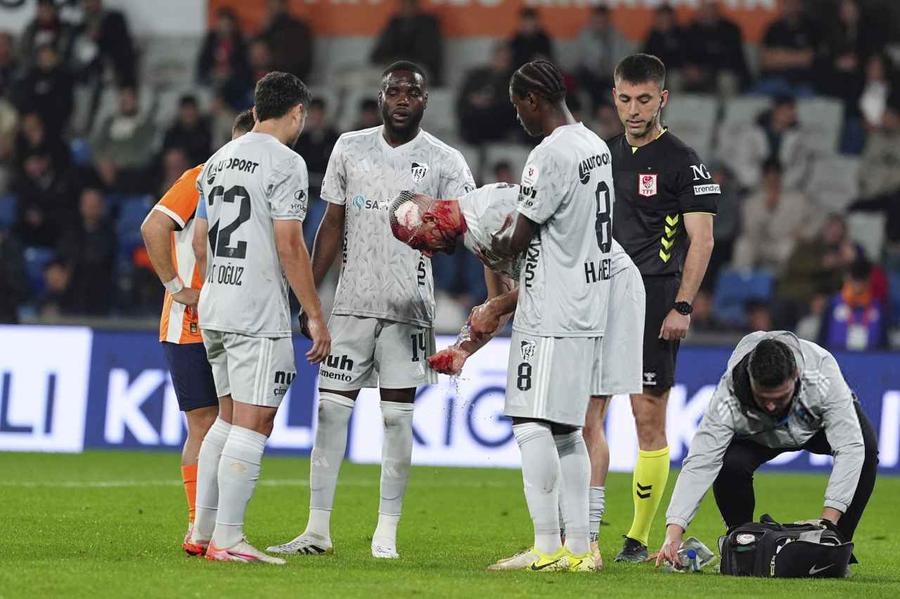 مصدومیت شدید سردار دورسون از ناحیه سر در ترکیه؛ مهاجم سابق پرسپولیس غرق در خون / عکس