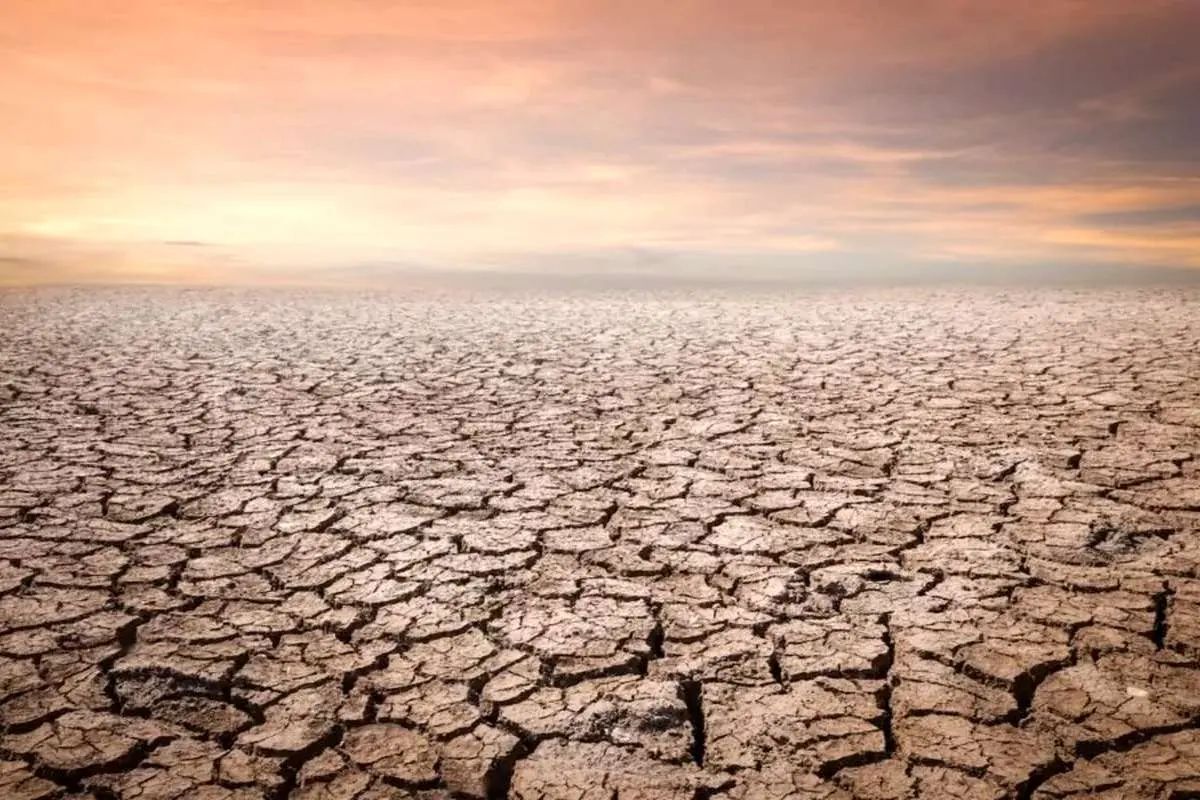 تسنیم: در تابستان سال جاری، ۹ دریاچه و تالاب بزرگ در ایران خشک شدند/ کشور وارد مرحله‌ای شده که «خشکسالی» دیگر پدیده‌ای موقتی نیست، بلکه به واقعیتی پایدار تبدیل شده/ آنچه امروز با آن مواجه هستیم، صرفاً کم بارشی نیست، بلکه بحران حکمرانی آب است/ بیش از ۶۰ درصد از تالاب‌ها خشک شده‌اند/ افت ۲۰ درصدی بارندگی