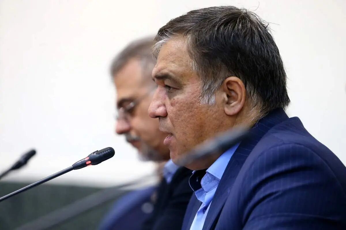 تاجرنیا می خواهد همه کاره باشد تاجرنیا می خواهد همه کاره باشد