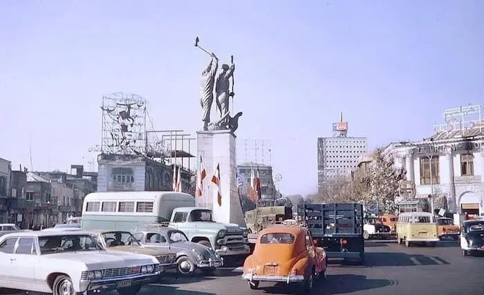 تغییر شکل میدان مخبرالدوله