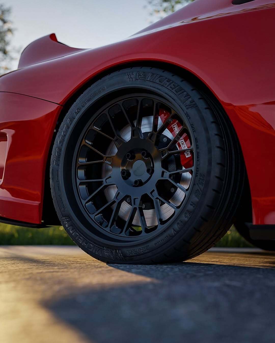 تصویری کامپیوتری و رندر شده از طرح مفهومی میتسوبیشی ۳۰۰۰GT با بازطراحی مدرن، بدنه عریض، چراغهای LED و رینگهای مشکی، که توسط روستیسلاو پروکوپ به عنوان یک سوپر GT برای سال ۲۰۲۵ بازآفرینی شده است.