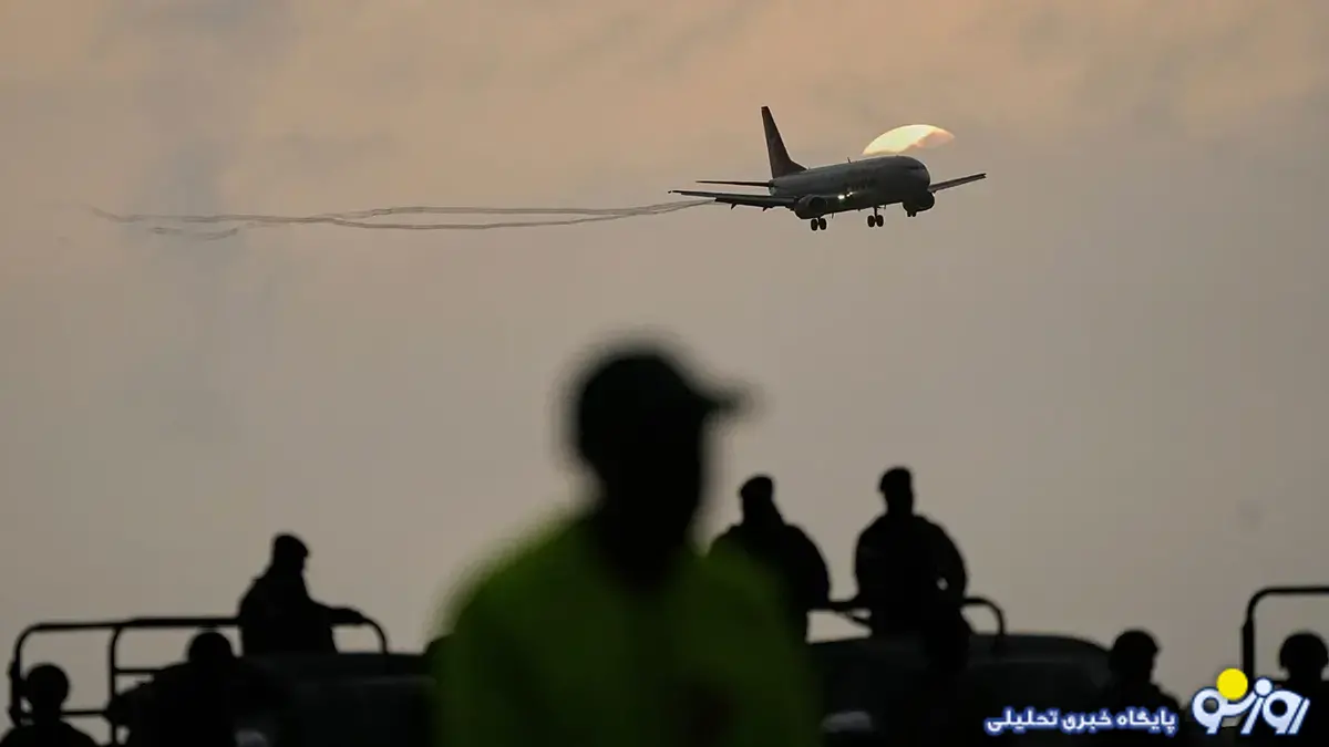 گزارش نیویورک تایمز از اخراج پناهجویان ایرانی توسط آمریکا بادست‌وپابسته و کتک‌خورده