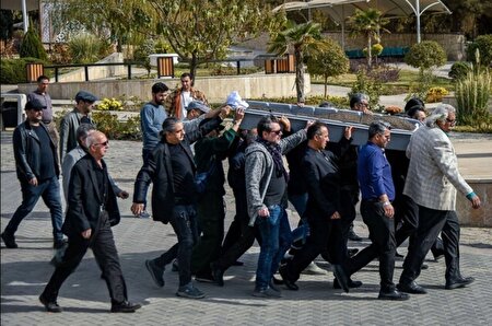 خاکسپاری همایون ارشادی با حضور هنرمندان/عکس