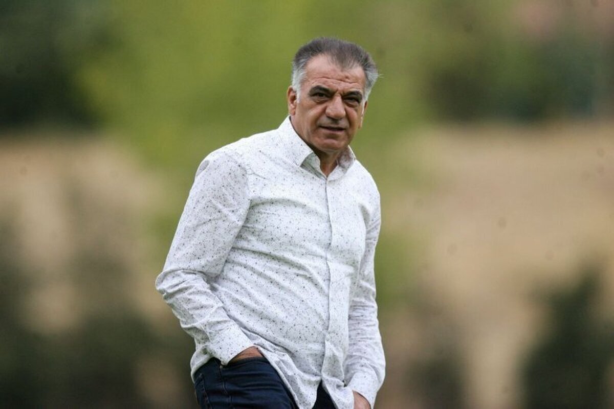 مدیر تیم فوتبال استقلال: سازمان لیگ به پرسپولیس و تراکتور امتیاز میدهد مدیر تیم فوتبال استقلال: سازمان لیگ به پرسپولیس و تراکتور امتیاز میدهد