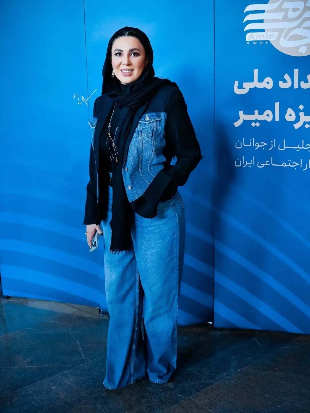 لیلا بلوکات با شلوار و کت جین