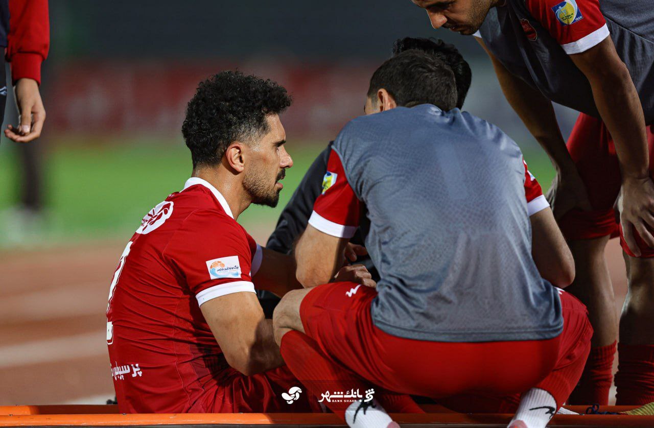 امید عالیشاه به دلیل مصدومیت از ناحیه همسترینگ سه دیدار بعدی پرسپولیس را از دست داد! امید عالیشاه به دلیل مصدومیت از ناحیه همسترینگ سه دیدار بعدی پرسپولیس را از دست داد!