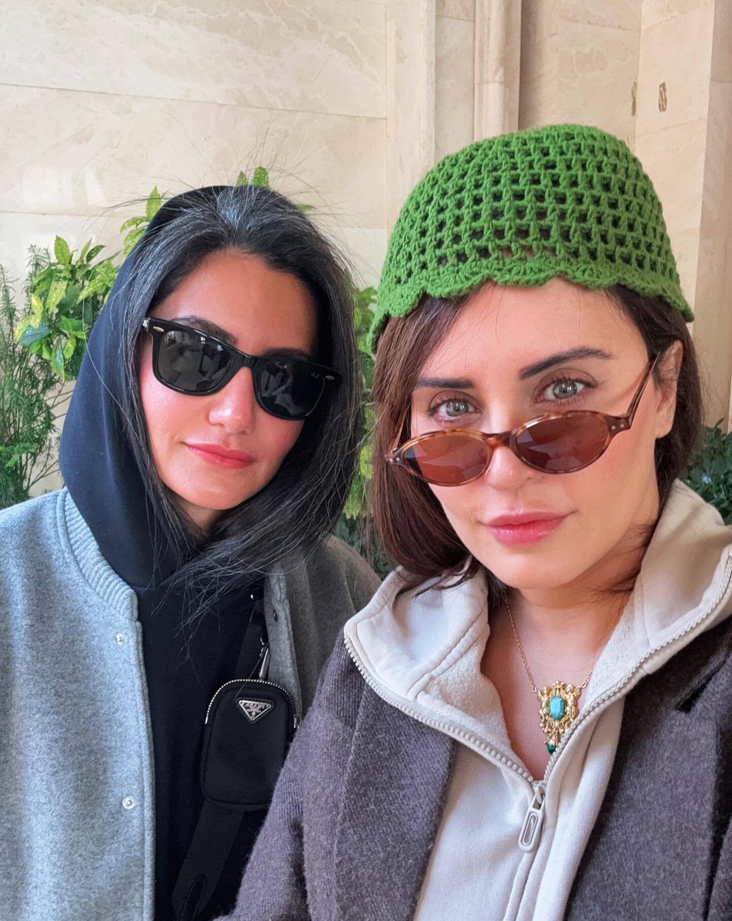 قاب نوستالژیک الناز شاکردوست در کنار خواهرش