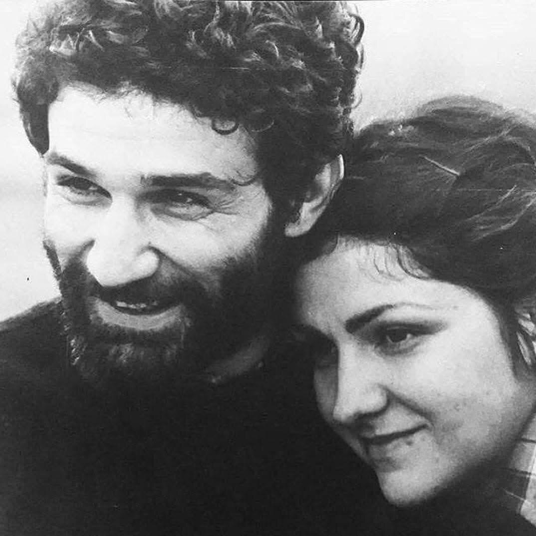عکسی از گلاب آدینه و مهدی هاشمی در سال ۱۳۵۴ عکسی از گلاب آدینه و مهدی هاشمی در سال ۱۳۵۴