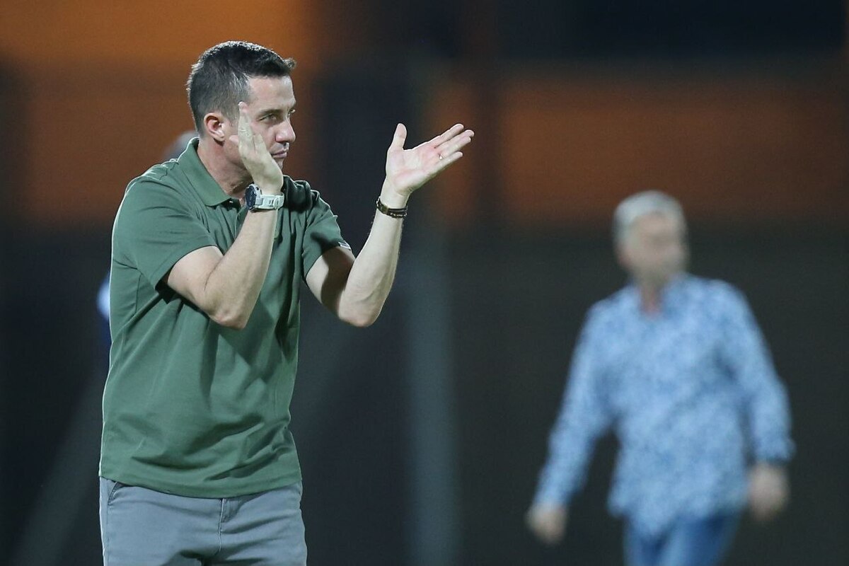 پیمان حدادی: به یک شرط، قرارداد اوسمار با پرسپولیس تمدید میشود؛ پیشنهاد او 1.4 میلیون دلار بود پیمان حدادی: به یک شرط، قرارداد اوسمار با پرسپولیس تمدید میشود؛ پیشنهاد او 1.4 میلیون دلار بود