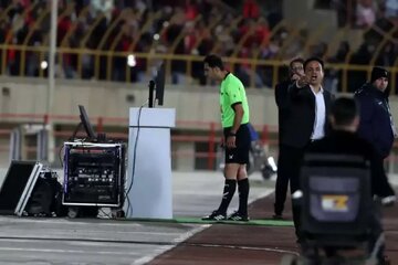 جزییات تکان دهنده از حمله لیدرها به داور بازی پرسپولیس جزییات تکان دهنده از حمله لیدرها به داور بازی پرسپولیس