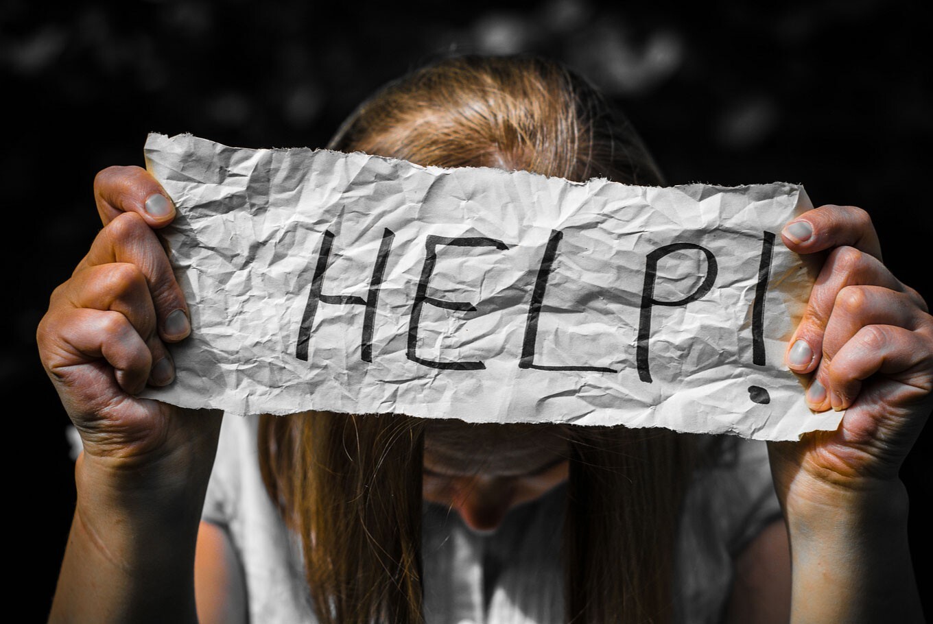 رشد نگرانکننده خودکشی در ایران؛ چگونه فشارهای اجتماعی جان افراد را تهدید میکند؟ خودکشی