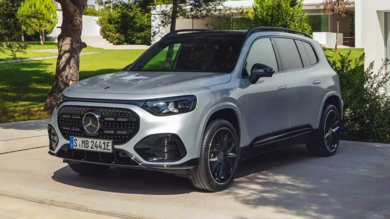 نسل جدید مرسدس بنز GLB با chatgpt معرفی شد