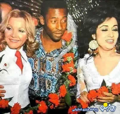 حمیرا در کنار پله در سفر این فوتبالیست