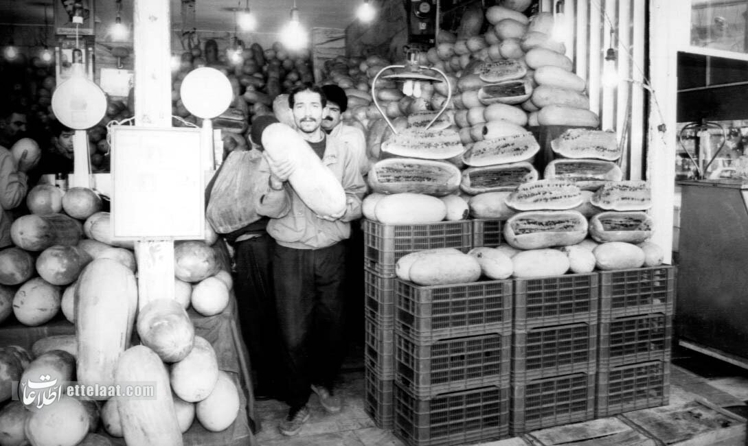 هندوانه شب یلدا در سال ۱۳۷۴؛ کیلویی ۱۵ تومان +عکس