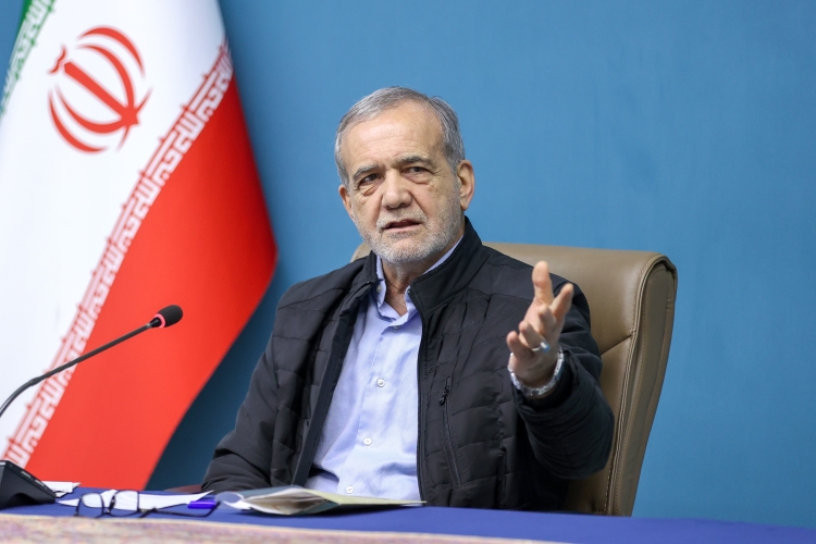 پزشکیان: تداوم برخی محدودیتها و فشارهای خارجی پیچیدگیهای خاصی را برای اداره کشور ایجاد کرده / واقعیتهای موجود باید با مردم در میان گذاشته شود / در صورت بروز شرایط جدید و تحولات پیشبینینشده، ممکن است اتخاذ سیاستها و راهبردهای تکمیلی ضروری باشد/ انتظار من از رسانه ملی این است که تصویری واقعبینانه از شرایط داخلی در اختیار افکار عمومی قرار دهد پزشکیان: تداوم برخی محدودیتها و فشارهای خارجی پیچیدگیهای خاصی را برای اداره کشور ایجاد کرده / واقعیتهای موجود باید با مردم در میان گذاشته شود / در صورت بروز شرایط جدید و تحولات پیشبینینشده، ممکن است اتخاذ سیاستها و راهبردهای تکمیلی ضروری باشد/ انتظار من از رسانه ملی این است که تصویری واقعبینانه از شرایط داخلی در اختیار افکار عمومی قرار دهد