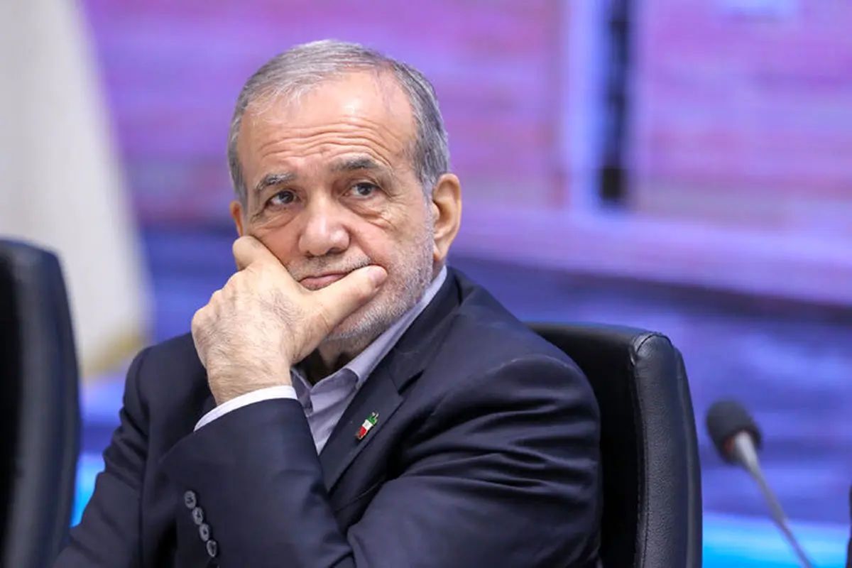 پزشکیان: پیش از تجهیزات، موشکها و سامانههای نظامی، این انسانها هستند که محور اصلی قدرت دفاعی کشور را تشکیل میدهند/ هر تصمیمی که اتخاذ میشود، باید مبتنی بر شرایط واقعی جامعه باشد/ اگر جبهه داخلی تضعیف شود، تحقق اهداف ملی در شرایط جنگی نیز با دشواری مواجه خواهد شد پزشکیان: پیش از تجهیزات، موشکها و سامانههای نظامی، این انسانها هستند که محور اصلی قدرت دفاعی کشور را تشکیل میدهند/ هر تصمیمی که اتخاذ میشود، باید مبتنی بر شرایط واقعی جامعه باشد/ اگر جبهه داخلی تضعیف شود، تحقق اهداف ملی در شرایط جنگی نیز با دشواری مواجه خواهد شد