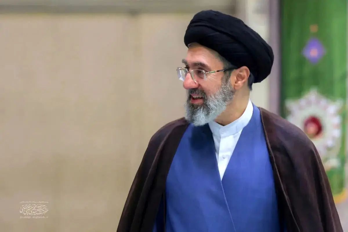 رهبر انقلاب: عقربه زمان به عقب برنمیگردد و ملتها و سرزمینهای منطقه، دیگر سپر پایگاههای آمریکایی نخواهند بود/ همه کشورها و دولتهای اسلامی را به دوستی، تعاون، خیر و نیکی دعوت میکنم تا برای حل مسائل دنیای اسلام قدم برداریم رهبر انقلاب: عقربه زمان به عقب برنمیگردد و ملتها و سرزمینهای منطقه، دیگر سپر پایگاههای آمریکایی نخواهند بود/ همه کشورها و دولتهای اسلامی را به دوستی، تعاون، خیر و نیکی دعوت میکنم تا برای حل مسائل دنیای اسلام قدم برداریم